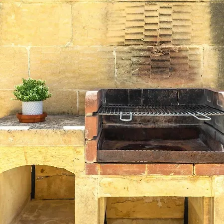 Ta Lucija Sleeps 4 With Private Pool