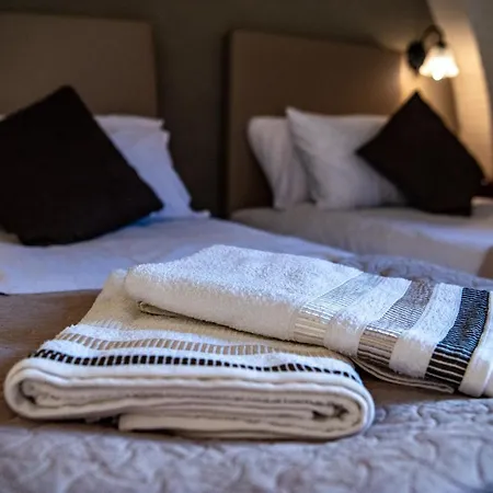 Ta Lucija Sleeps 4 With Private Pool