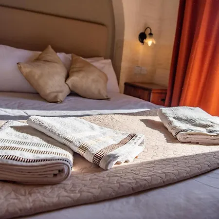 Ta Lucija Sleeps 4 With Private Pool * Marsalforn