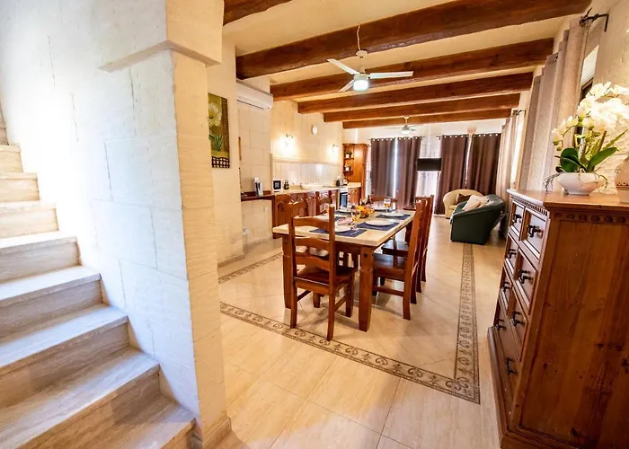 Villa Ta Lucija Sleeps 4 With Private Pool