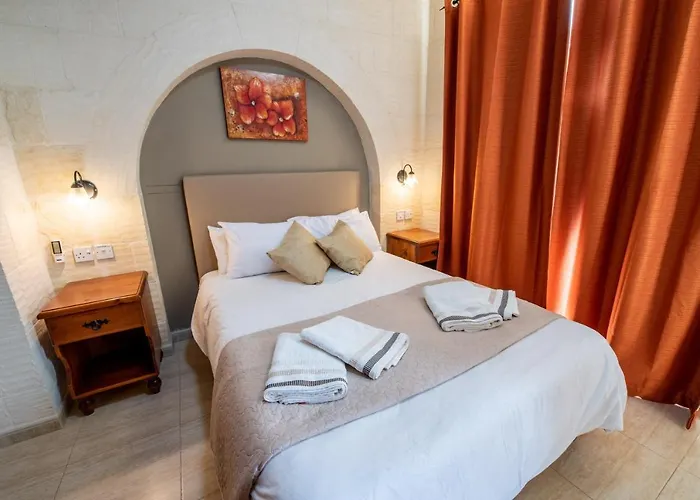 Ta Lucija Sleeps 4 With Private Pool *