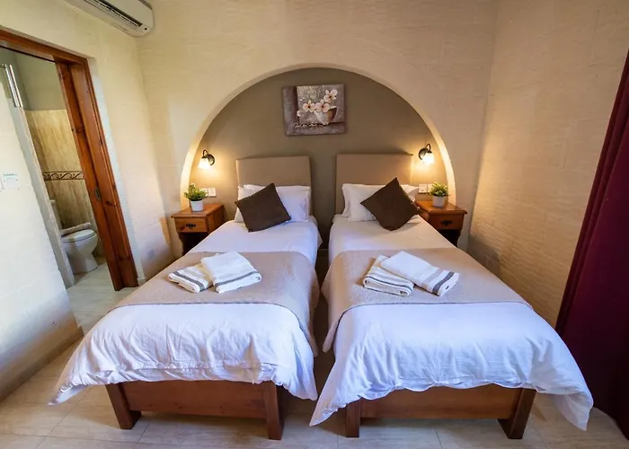 Ta Lucija Sleeps 4 With Private Pool Villa