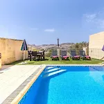فيلة Ta Lucija Sleeps 4 With Private Pool Marsalforn