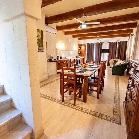 Villa Ta Lucija Sleeps 4 With Private Pool