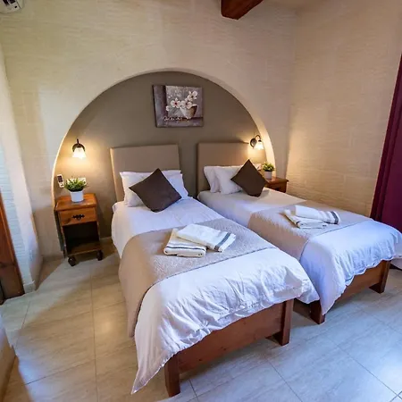 Villa Ta Lucija Sleeps 4 With Private Pool Marsalforn