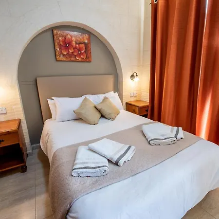 Ta Lucija Sleeps 4 With Private Pool *