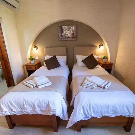 Ta Lucija Sleeps 4 With Private Pool Villa