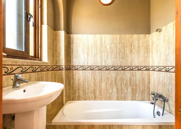 Ta Lucija Sleeps 4 With Private Pool Marsalforn