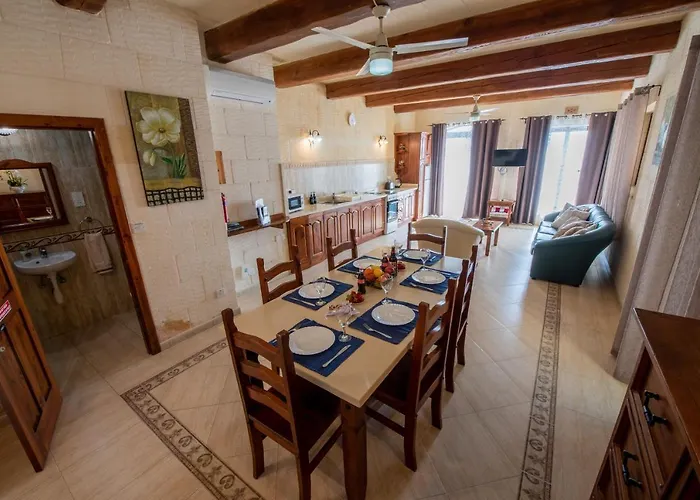 Ta Lucija Sleeps 4 With Private Pool Villa *